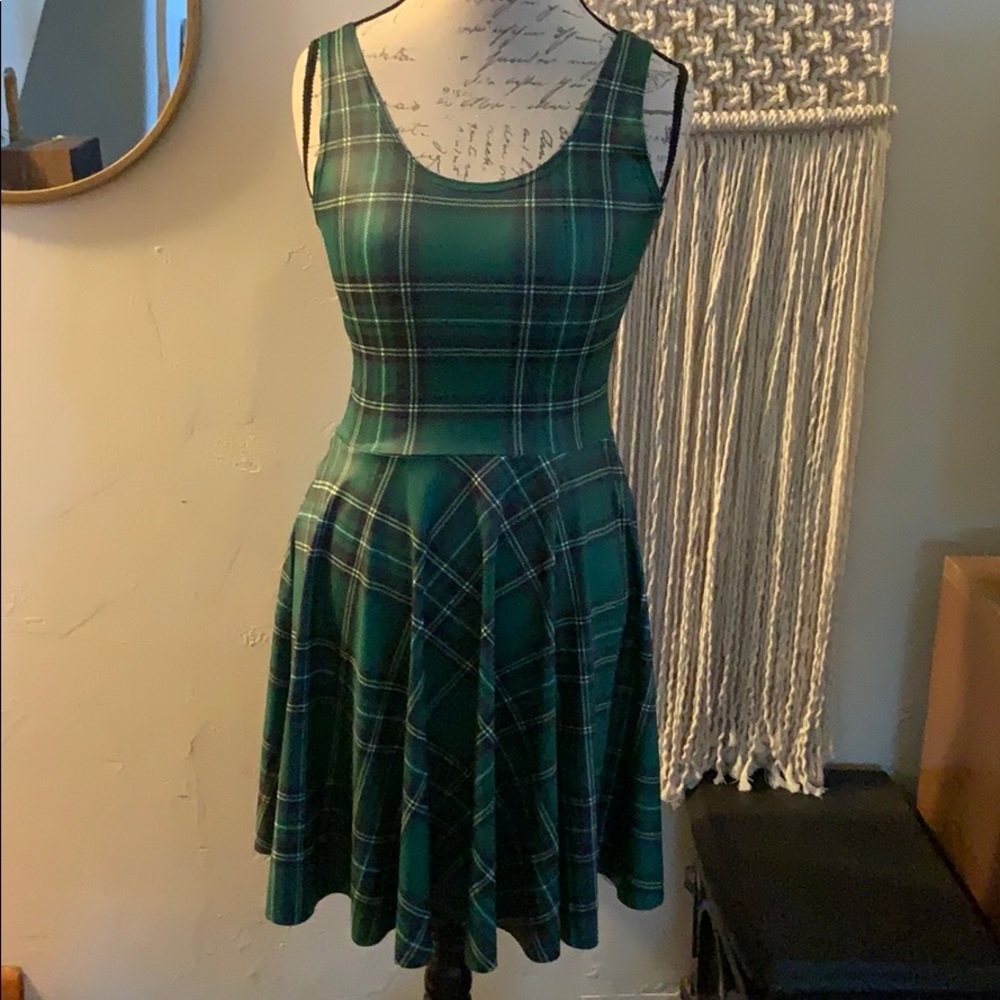 EUC M BlackMilk Tartan Green Scoop Dress
